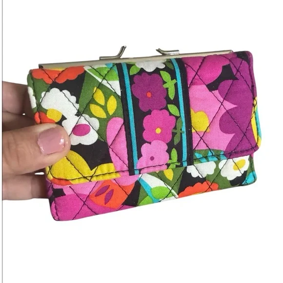 VERA BRADLEY Kiss-lock Wallet - Picture 9 of 14